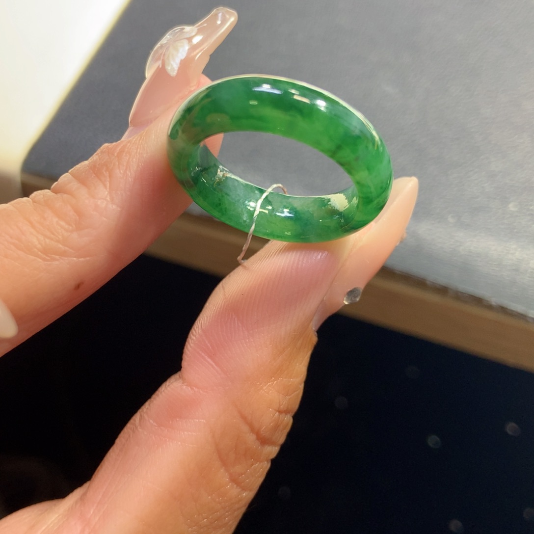 翡翠戒指未镶嵌翡翠