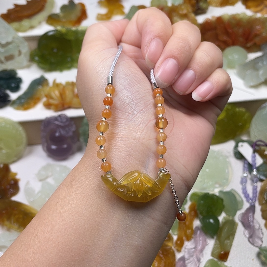 蛇纹石玉未镶嵌颈饰