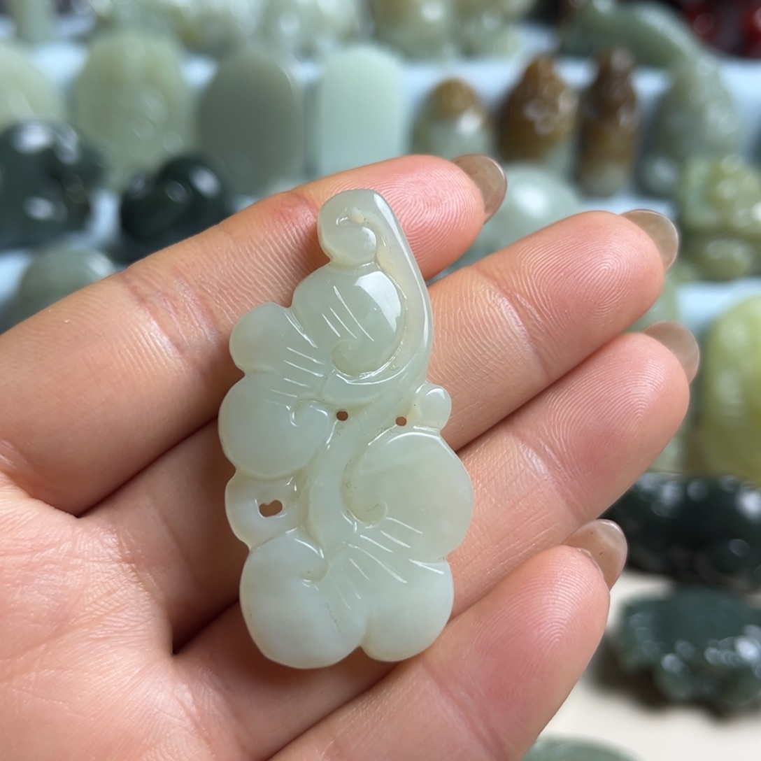 漂***岛和田玉未镶嵌挂件