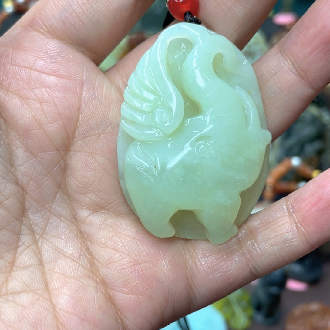 蛇纹石玉颈饰未镶嵌