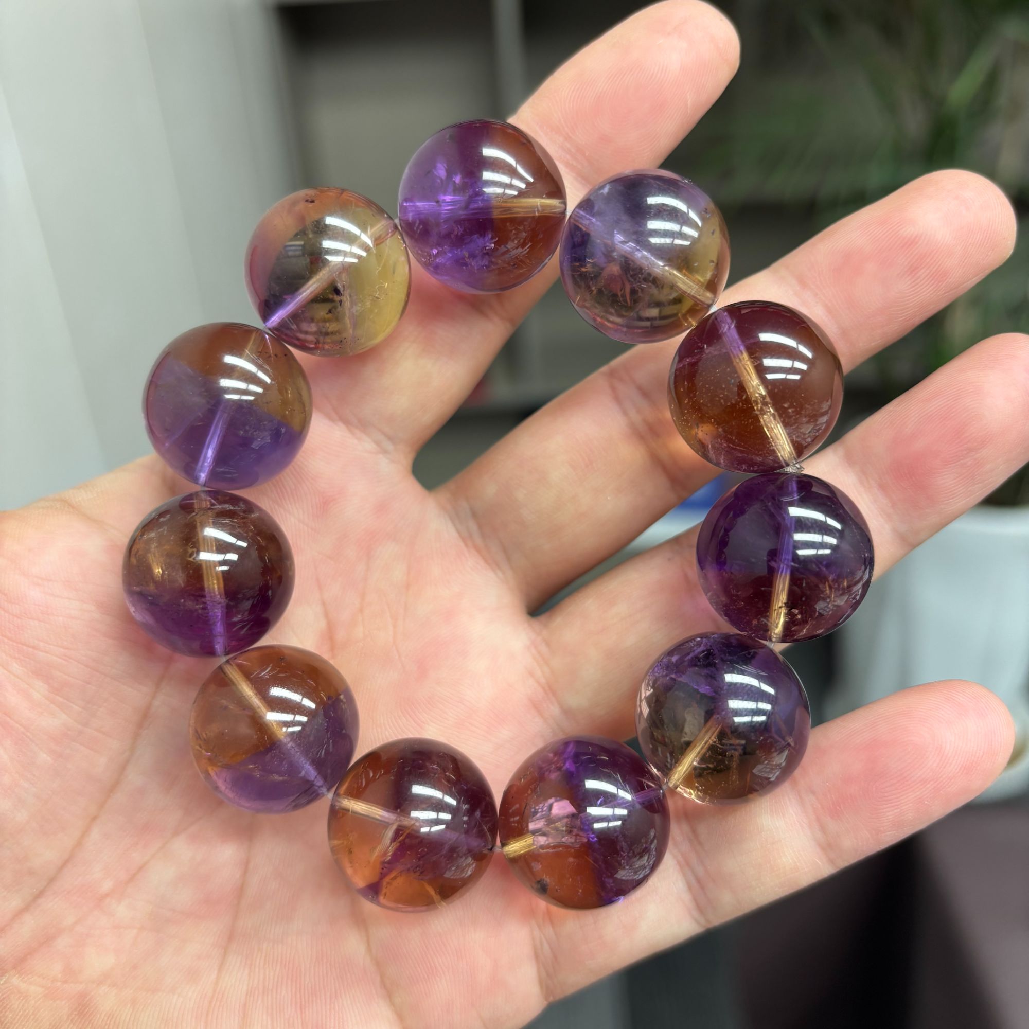 天然 紫黄晶象征着智慧和财富之石