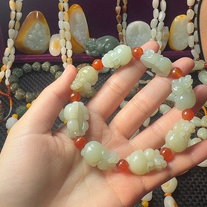 乔***龙和田玉未镶嵌手链