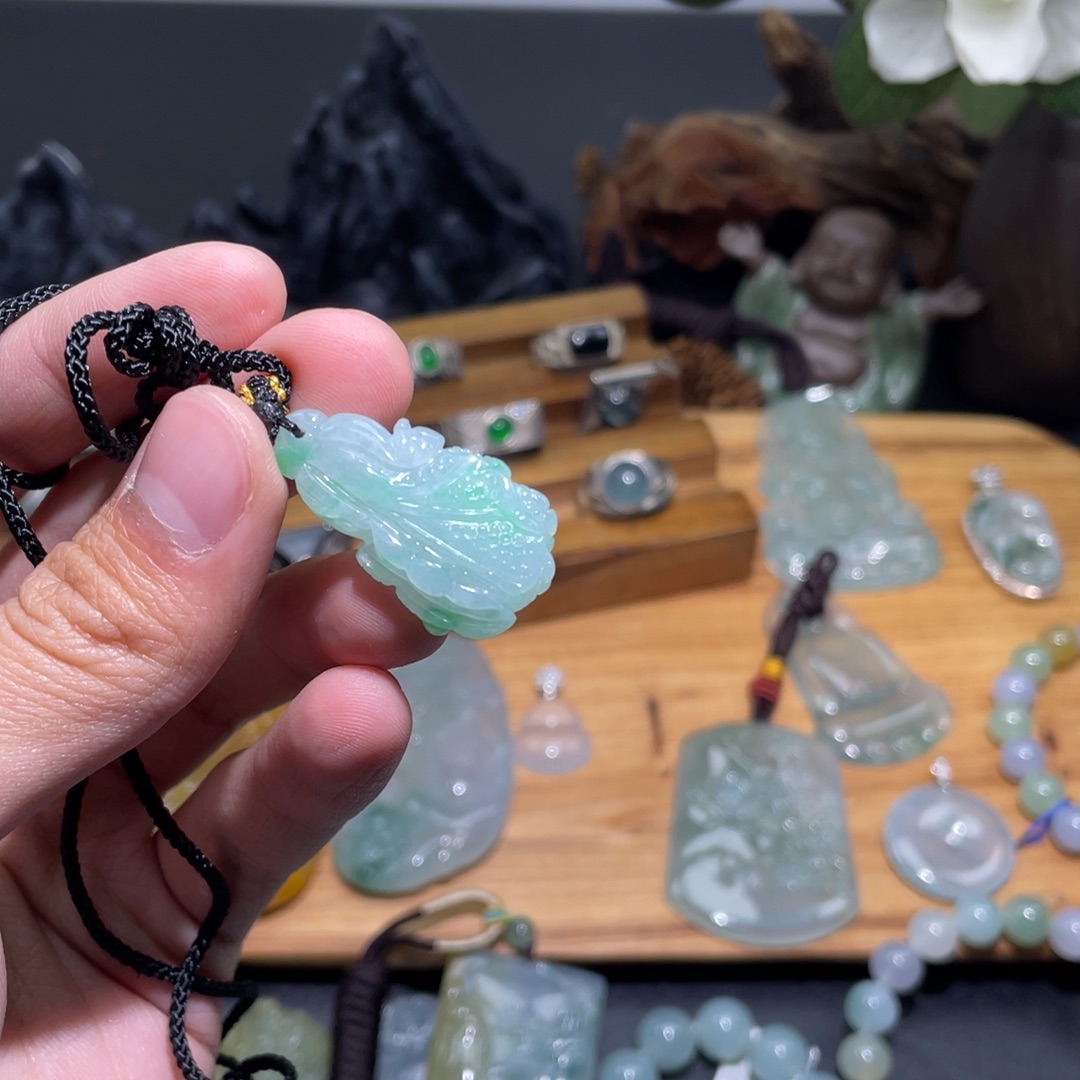 定制翡翠未镶嵌吊坠