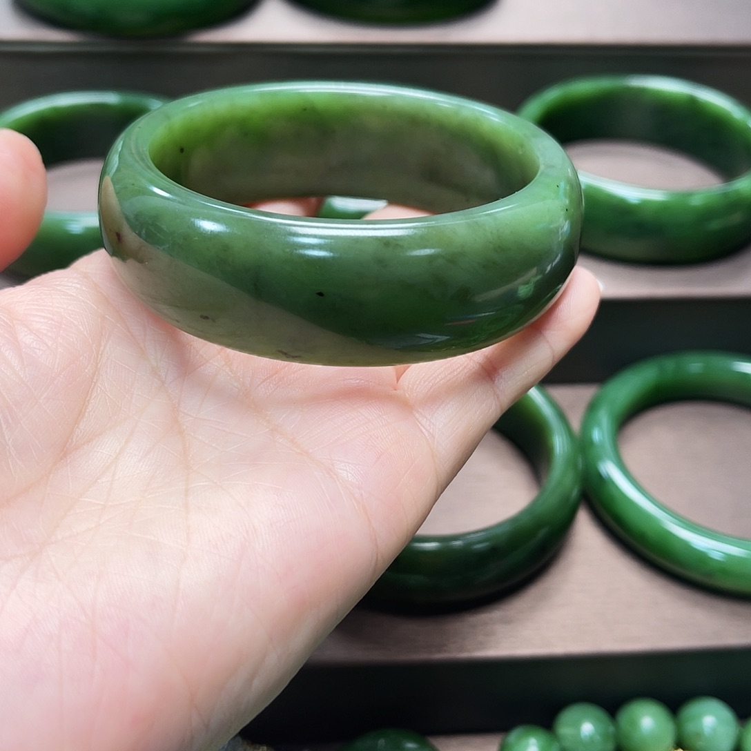 和田玉（碧玉）未镶嵌手镯