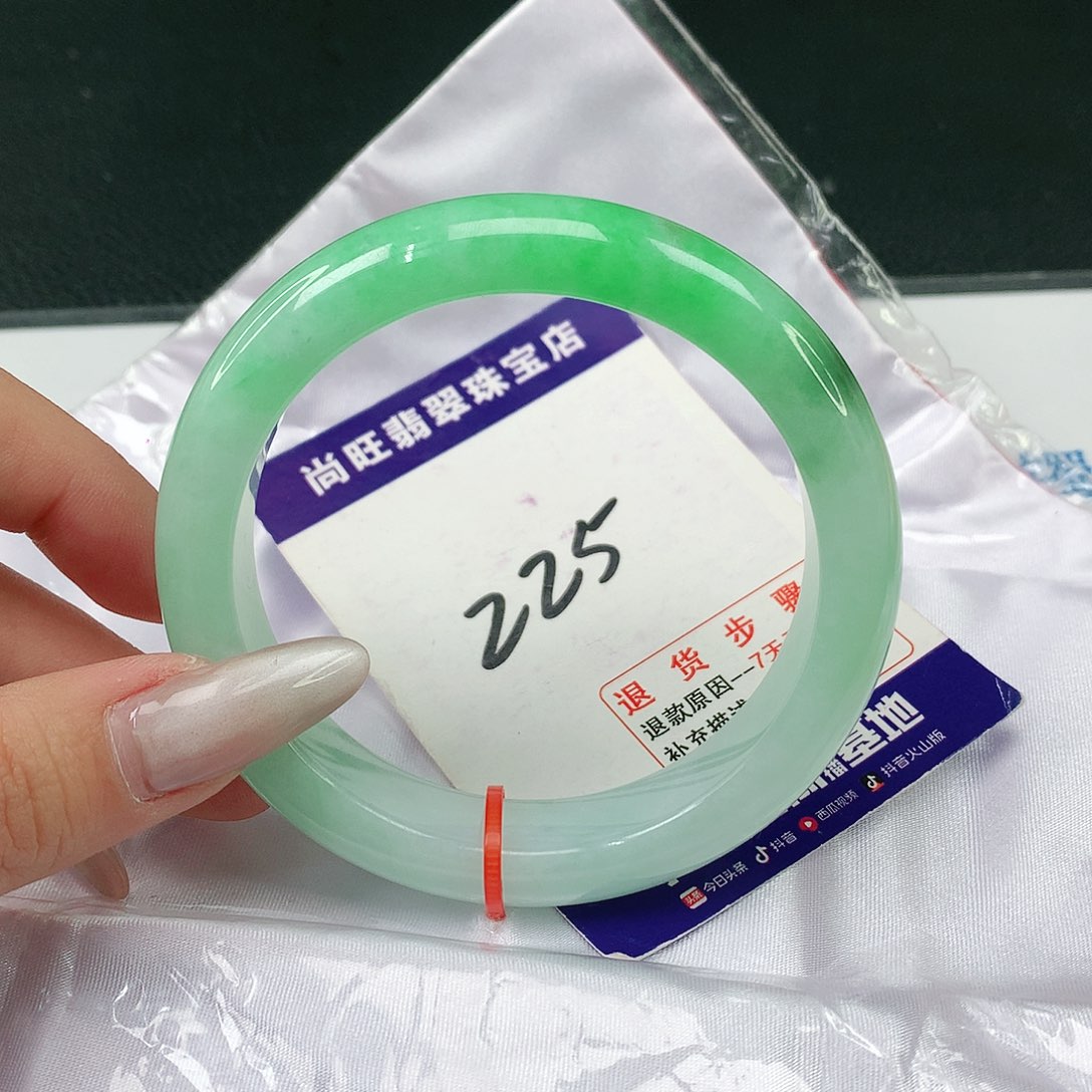 翡翠手镯未镶嵌翡翠12