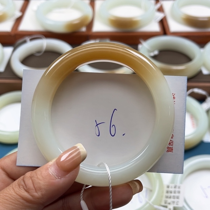 和田玉手镯未镶嵌旋*傅