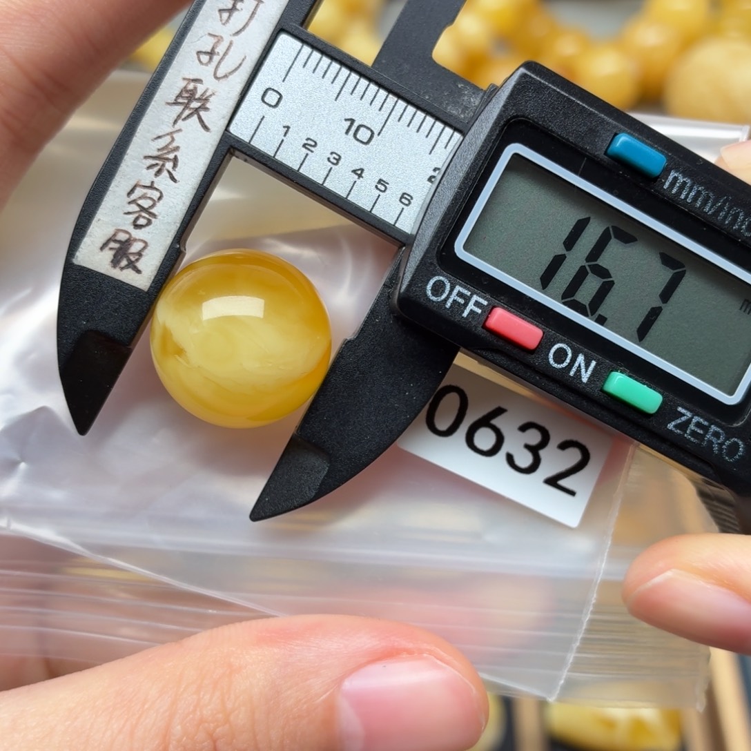 前***能琥珀未镶嵌裸石蜜蜡微瑕