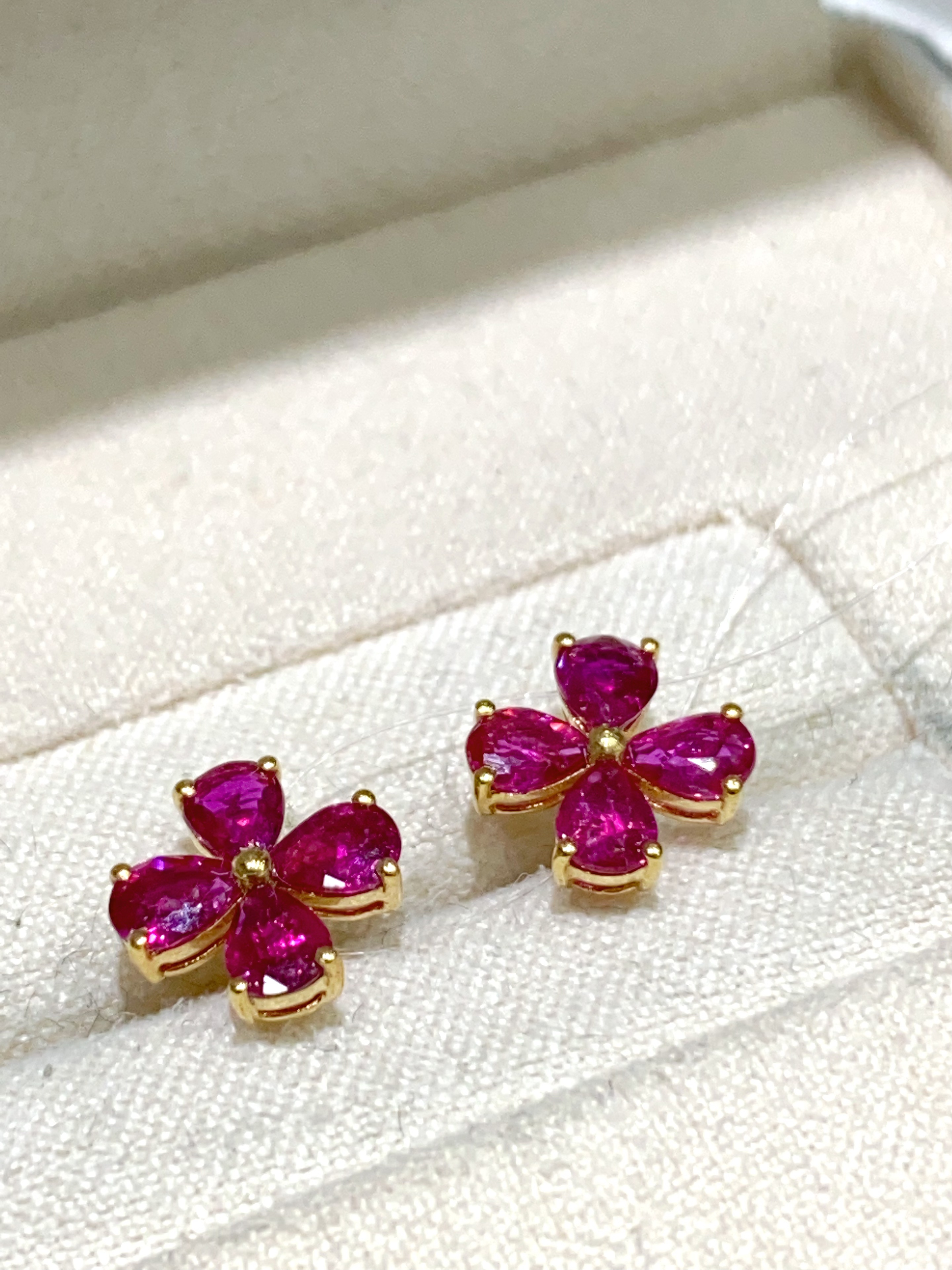 18K金镶嵌天然无烧红宝石耳饰耳钉四叶草款