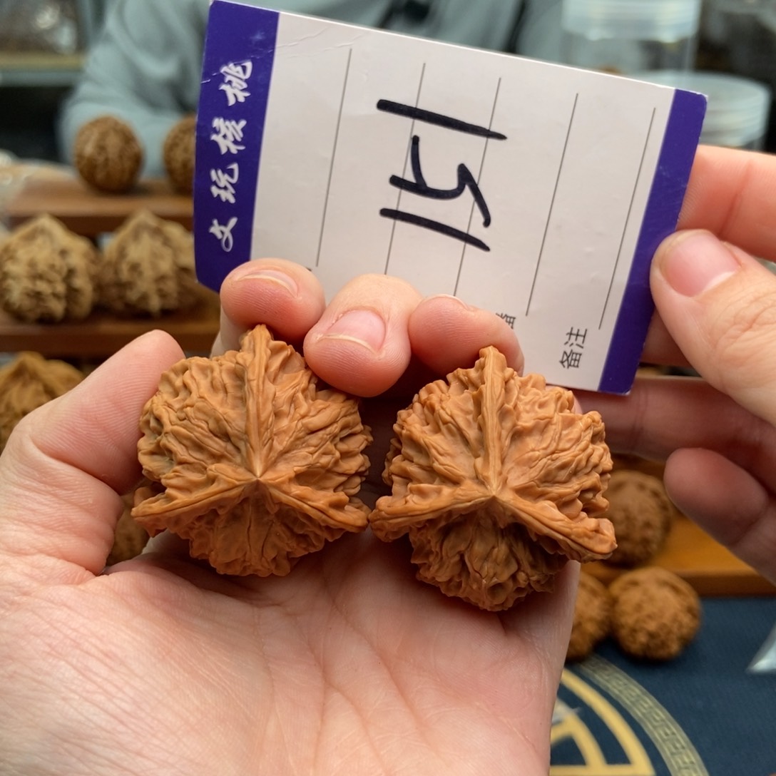 文玩核桃吊坠38三棱