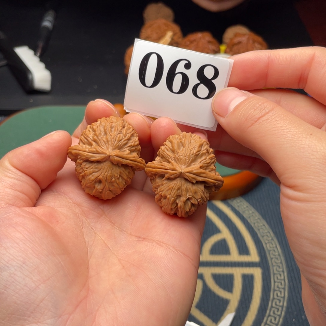 文玩核桃把件牧**生33全品三角白068号