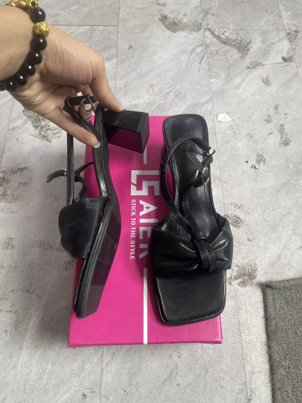 650-2黑色小粗跟蝴蝶结凉鞋