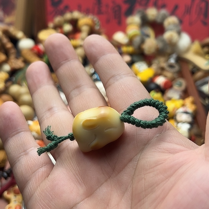 非金属象牙果趴趴兔侧挂滴溜