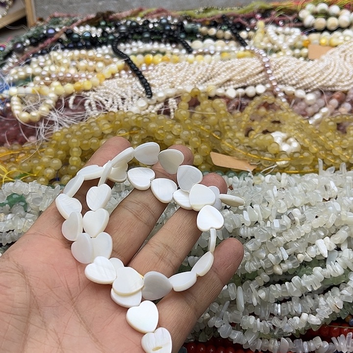 玛瑙/玉髓珠宝半成品未镶嵌一条白贝爱心