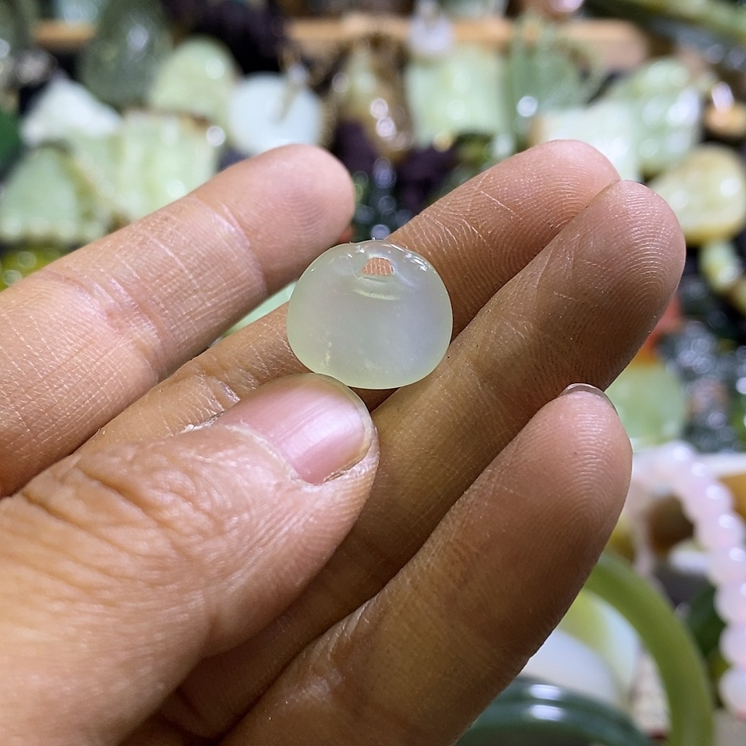 岫玉未镶嵌手镯一个