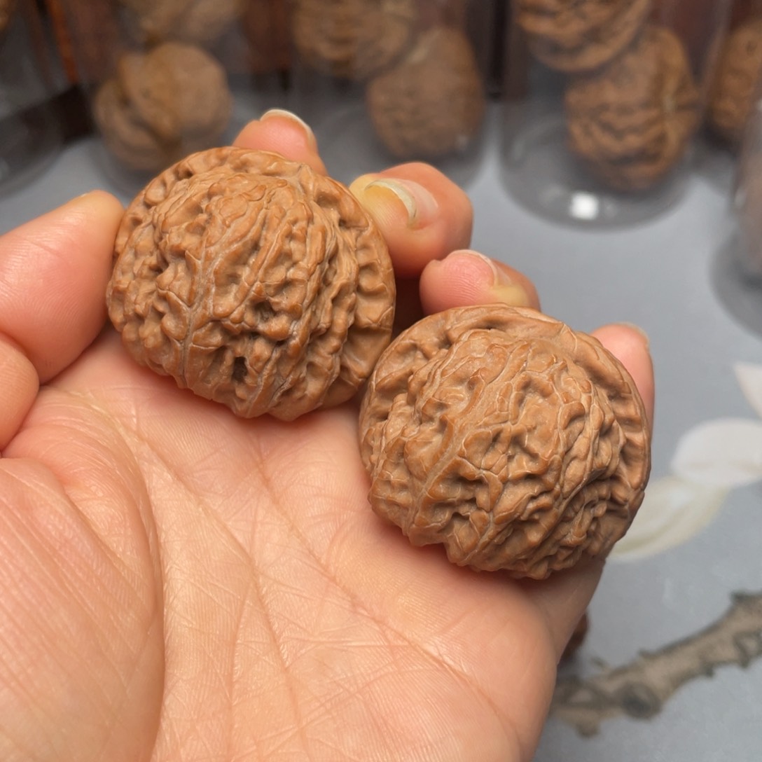 【闪购商品】文玩核桃吊坠卡姿兰………