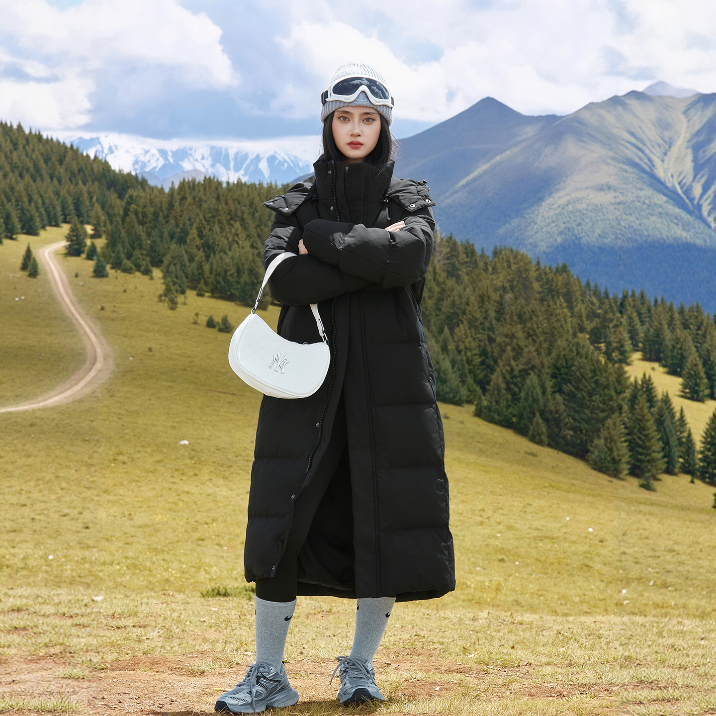 3139北方户外加厚冬装防风90白鸭绒中戏长款情侣羽绒服女A