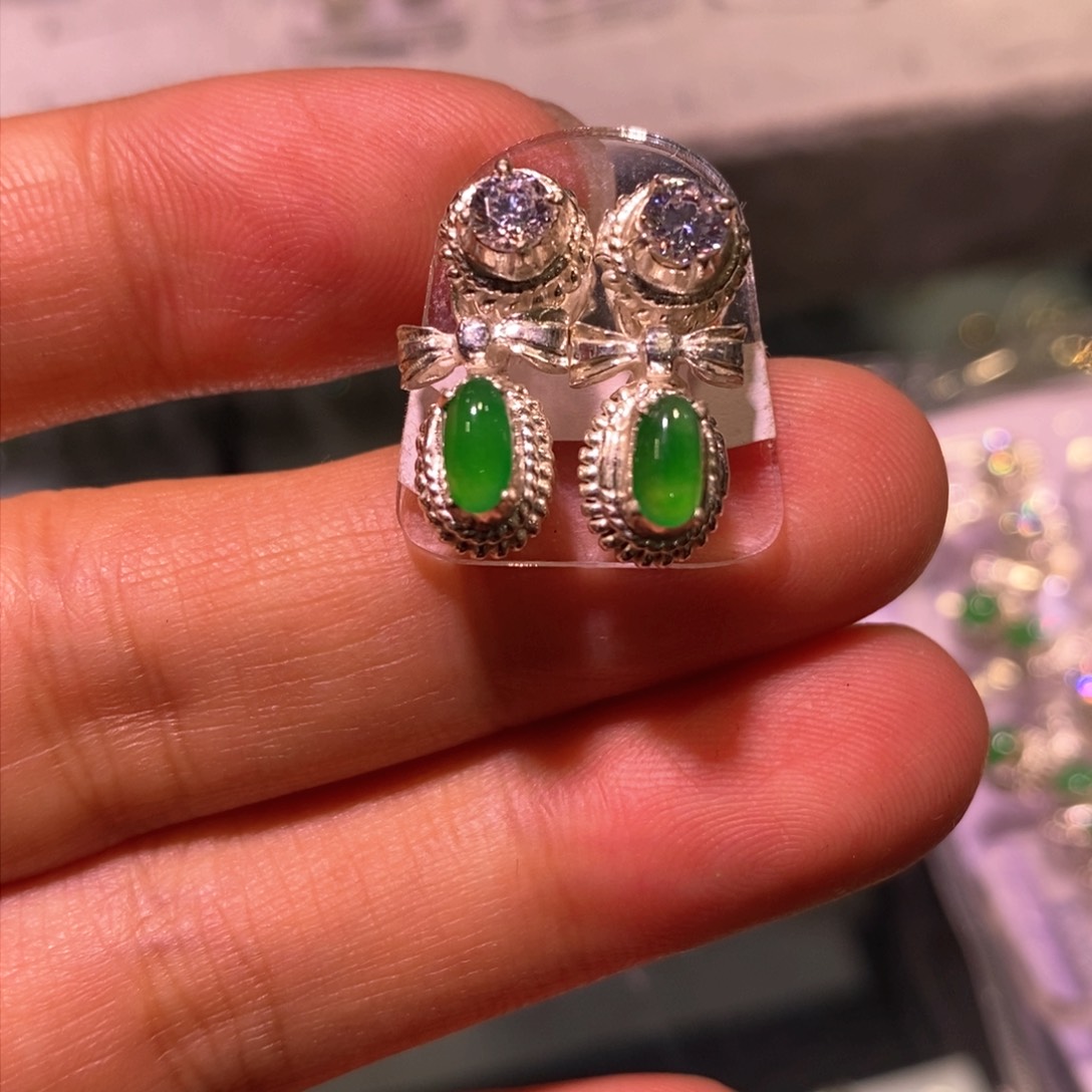 定制翡翠未镶嵌缅甸天然翡翠冰绿米粒耳钉