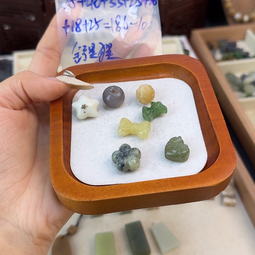 舒***猩和田玉未镶嵌珠宝半成品
