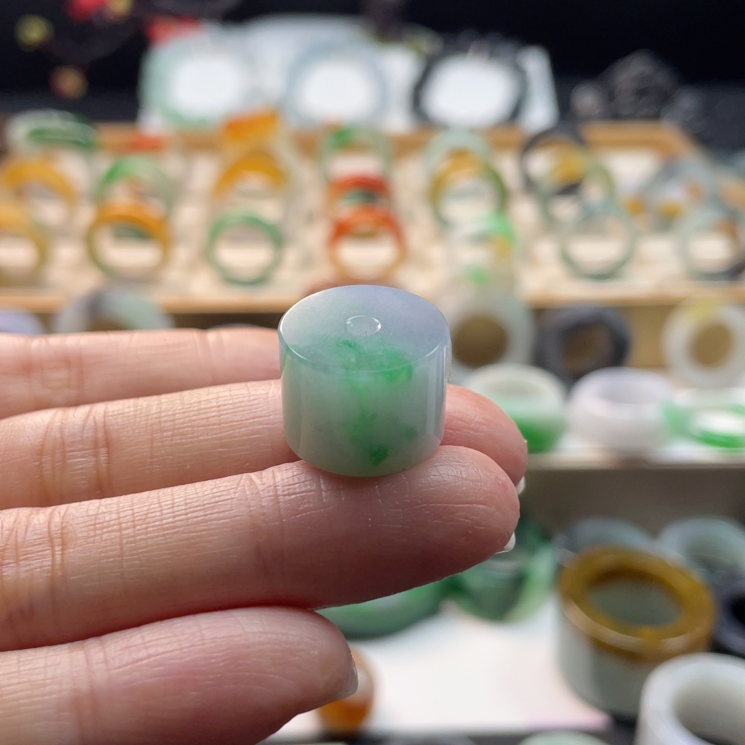 定制翡翠未镶嵌W***G桶珠