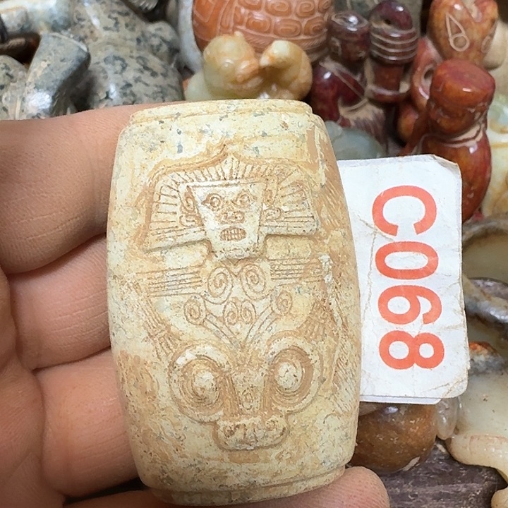 蛇纹石玉颈饰未镶嵌