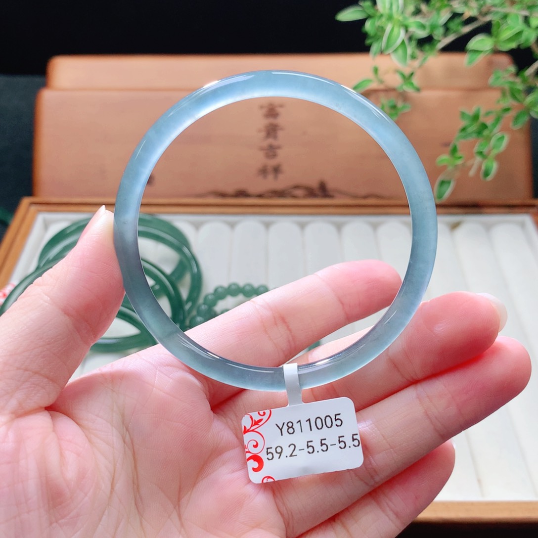 未镶嵌手镯（圆镯）翡翠