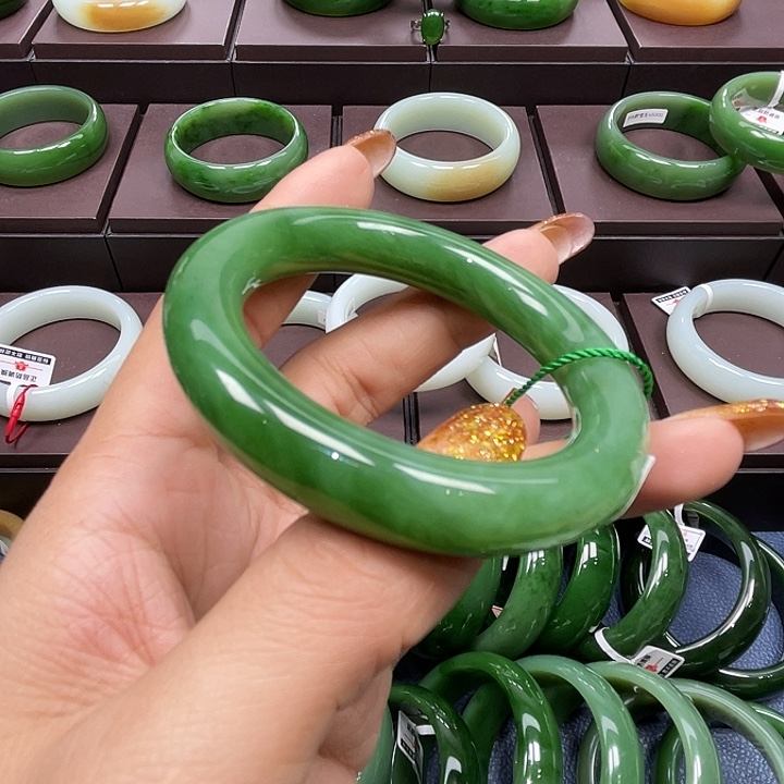 和田玉（碧玉）未镶嵌手镯