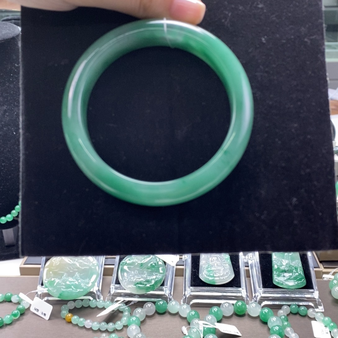 石英质玉未镶嵌手镯