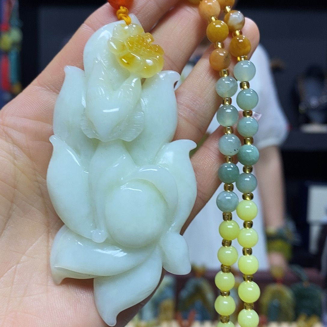 岫玉未镶嵌挂件吊坠