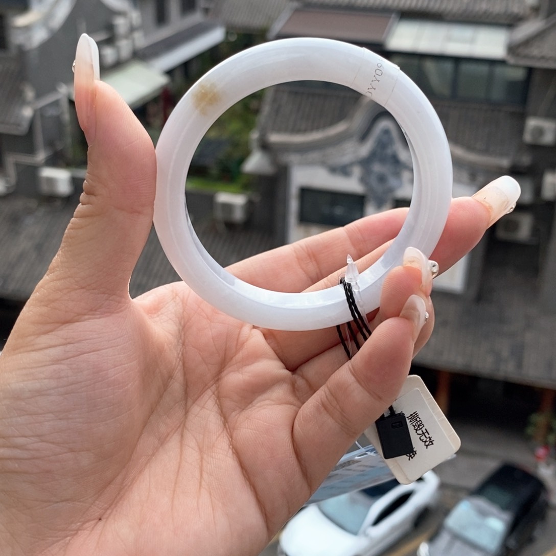 翡翠手镯未镶嵌55圈口