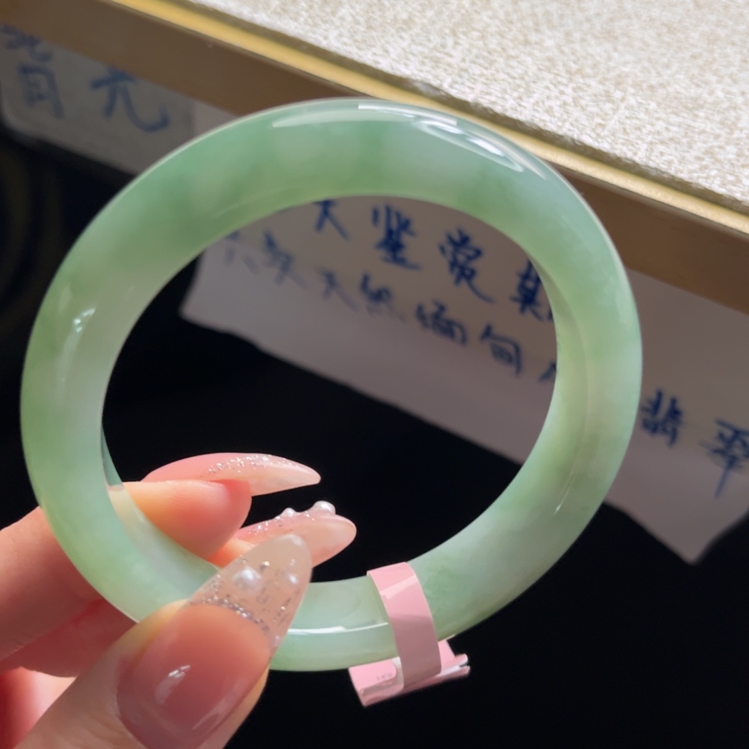 翡翠未镶嵌手镯手镯