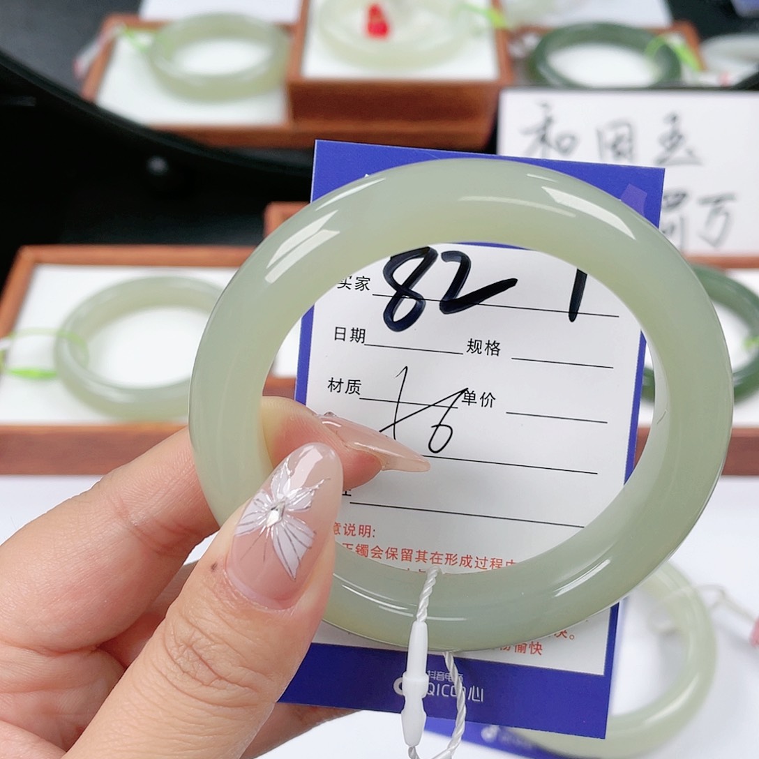 和田玉手镯未镶嵌