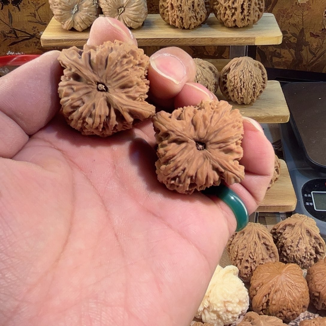 把件文玩核桃腾南疆石