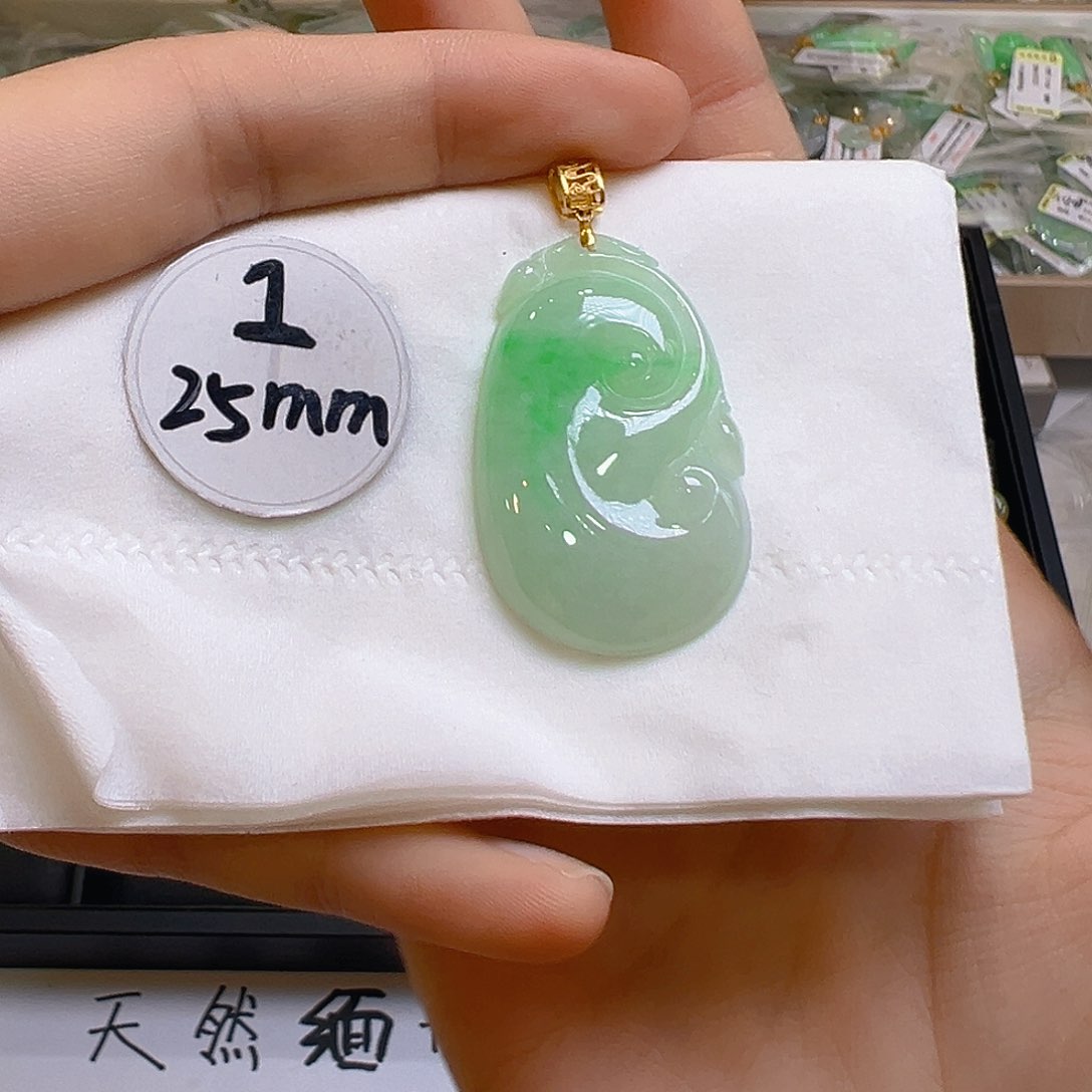 翡翠颈饰18K金镶嵌翡翠