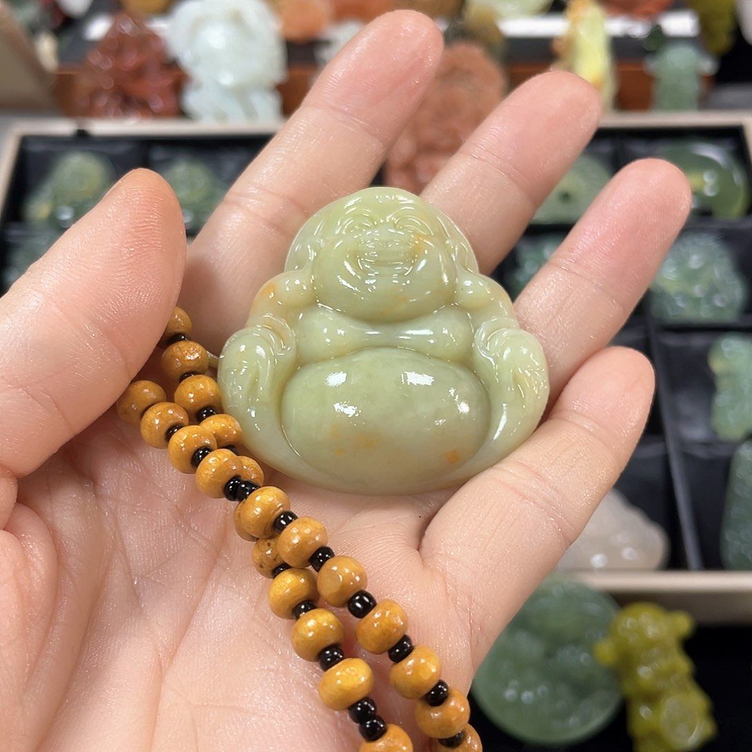 蛇纹石玉颈饰未镶嵌