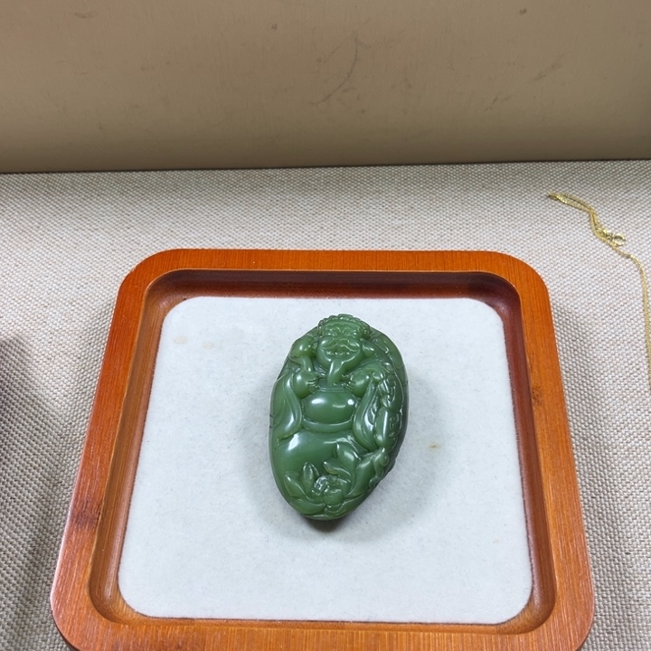 未镶嵌和田玉（碧玉）挂件