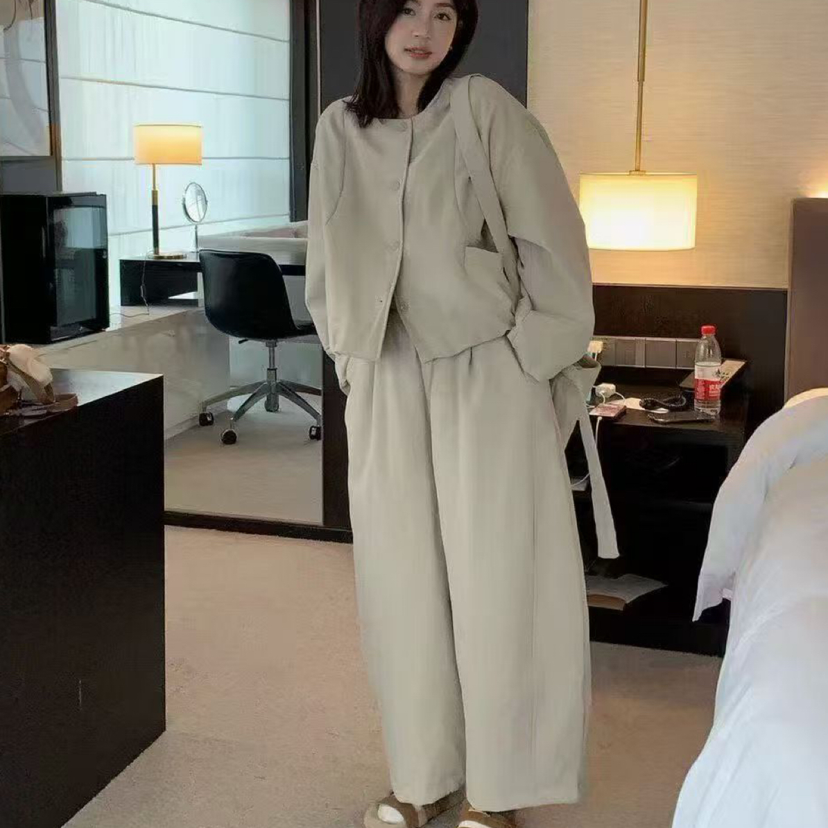 极简风宽松显瘦高级感百搭通勤纯色轻薄秋冬棉服时尚洋气外套2137