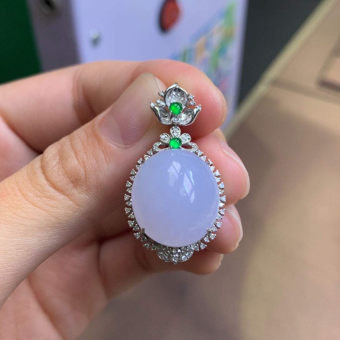 翡翠18K金镶嵌颈饰翡翠