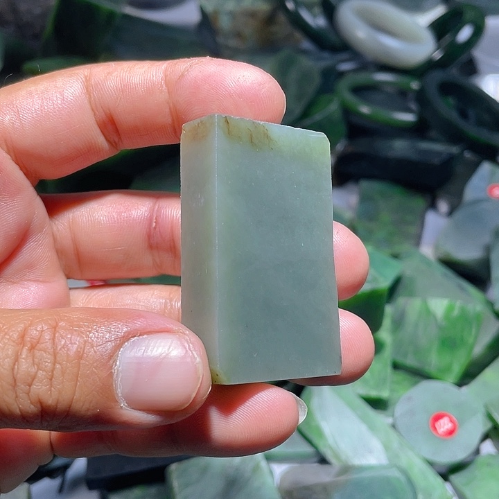 和田玉（碧玉）未镶嵌珠宝奇石