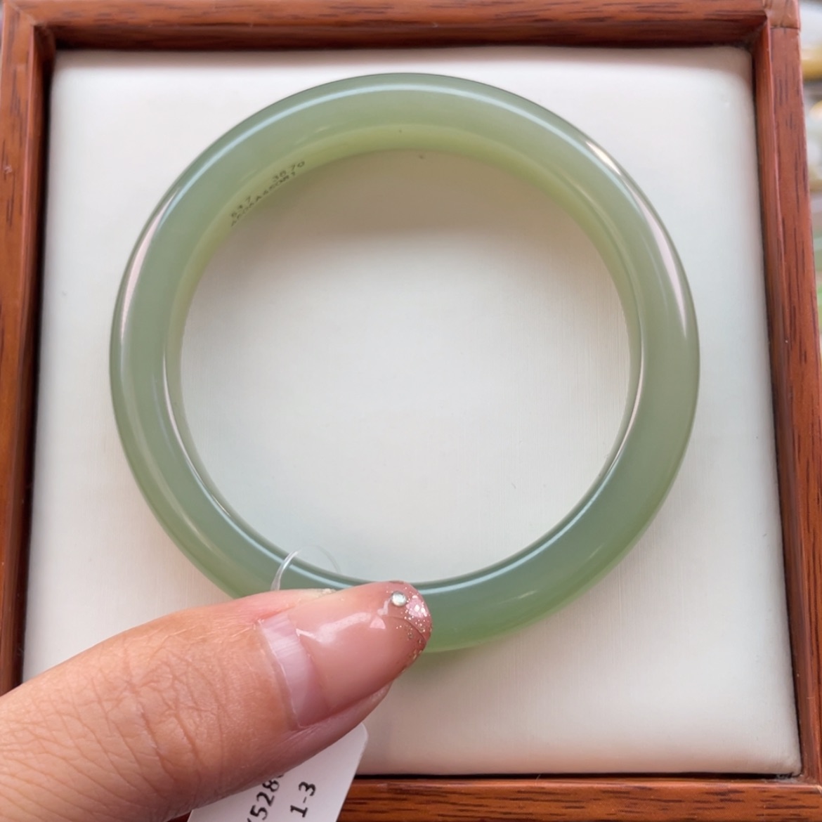 【闪购商品】和田玉手镯未镶嵌54