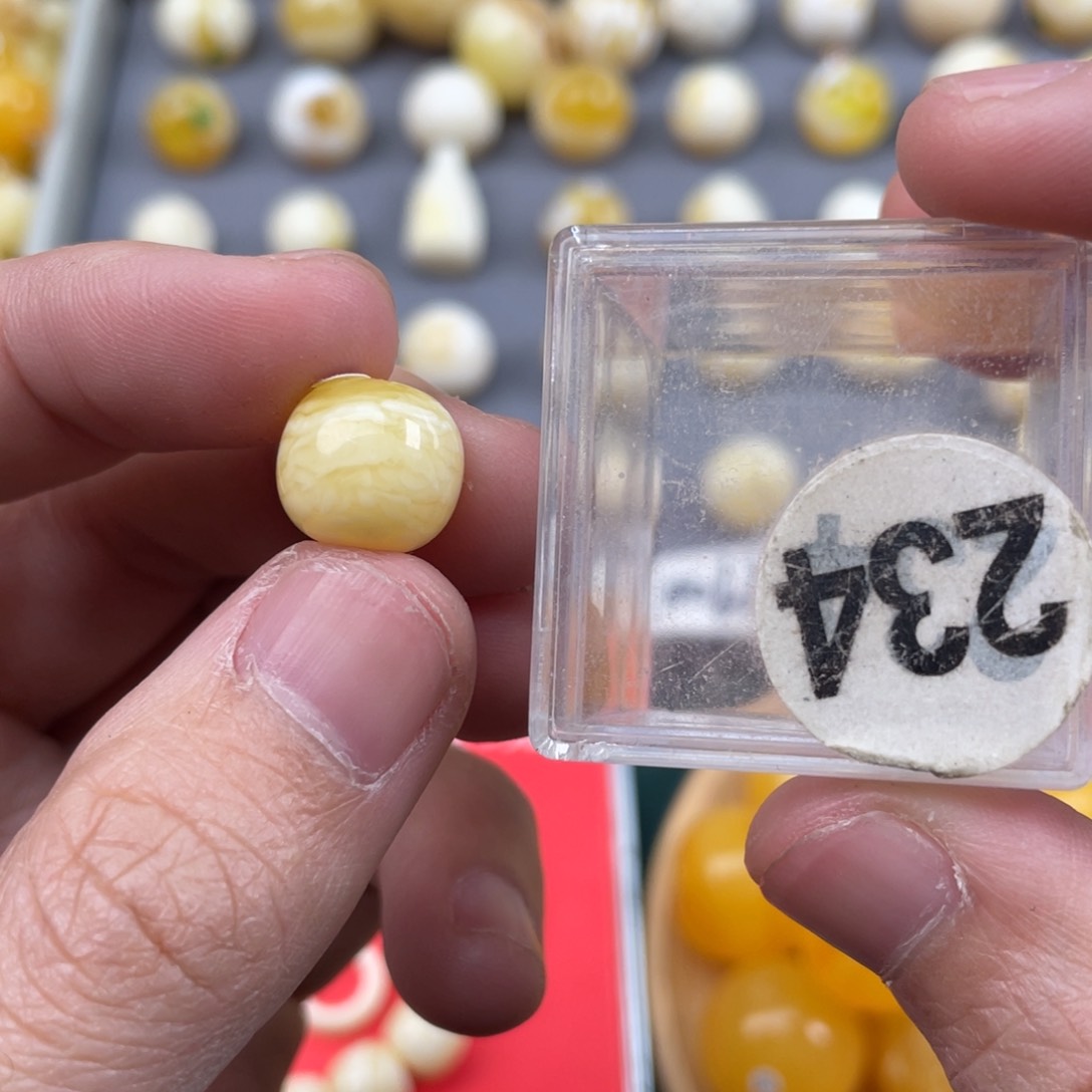 蜜蜡珠宝奇石未镶嵌