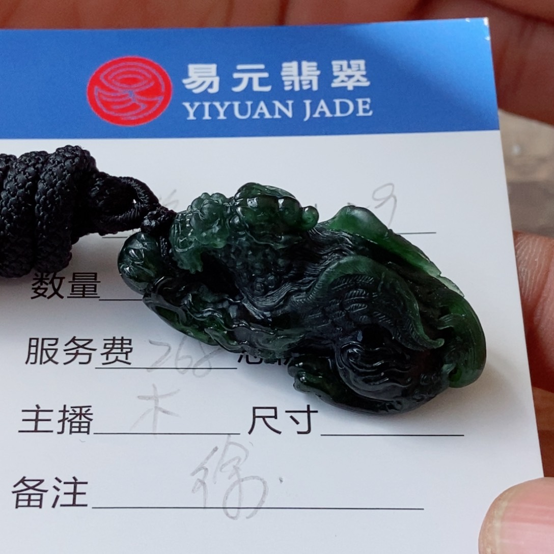 翡翠颈饰未镶嵌俊*?翡翠