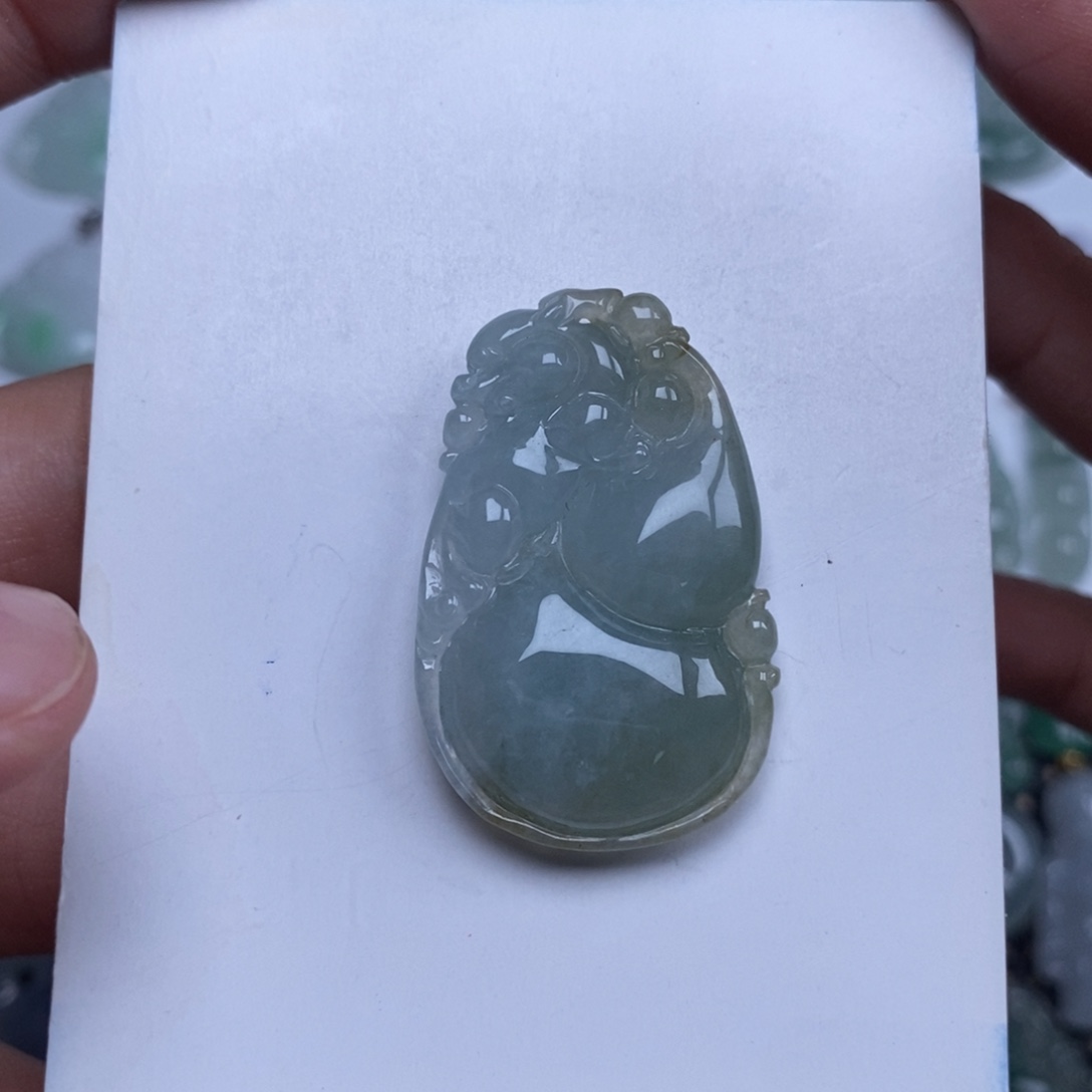 翡翠未镶嵌颈饰葫芦