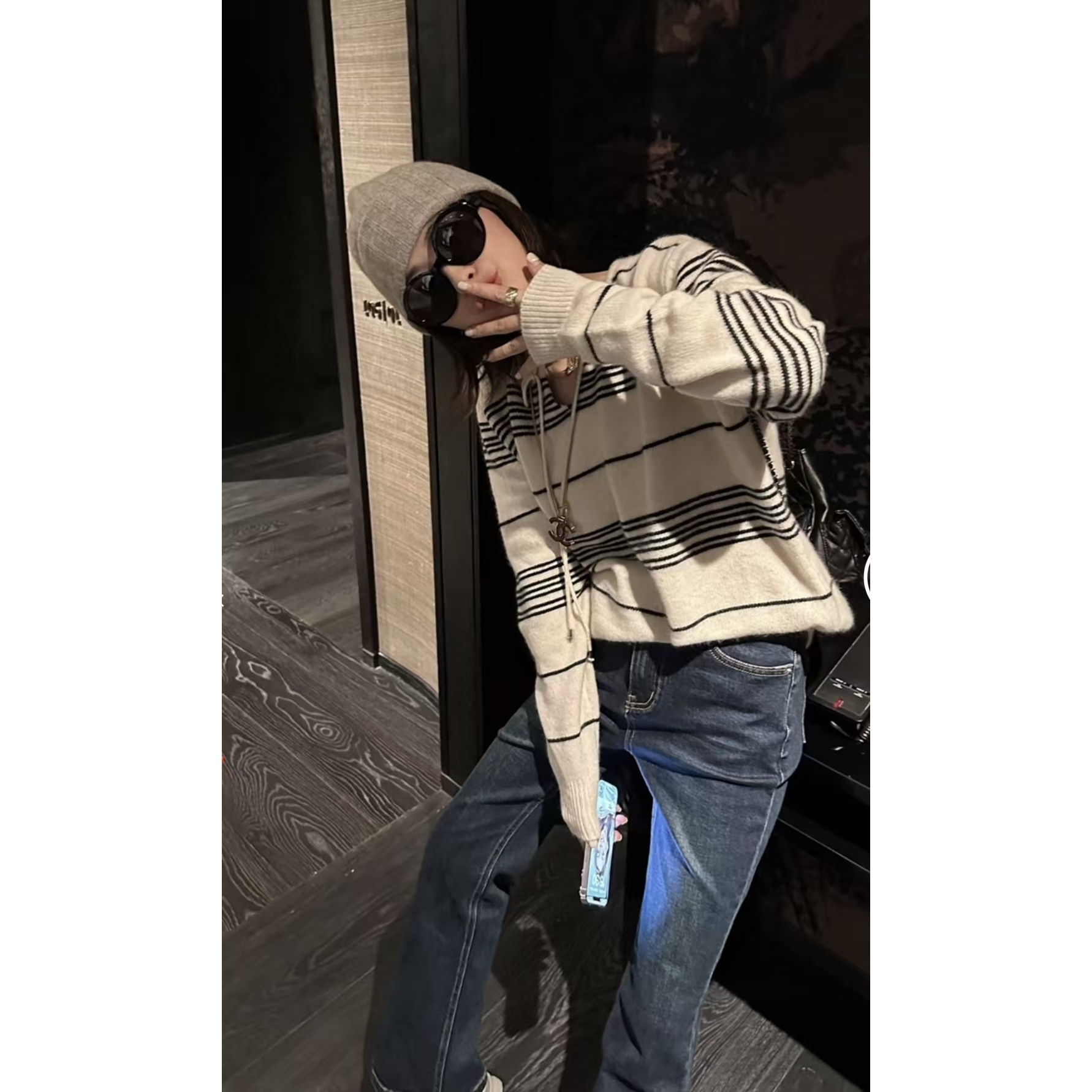 KIKI严选：85003-C+家欧货南油秋冬条纹剪刀领针织衫酷飒百搭毛衣