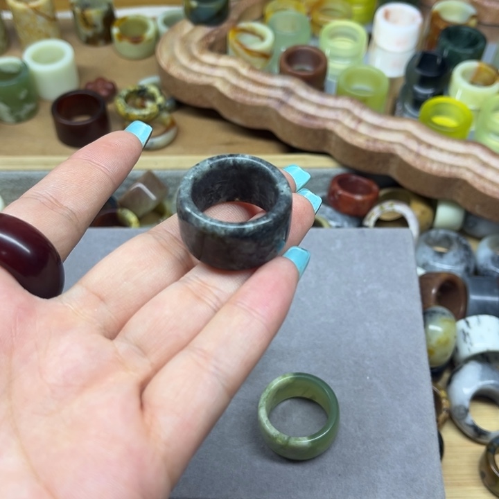 老***五蛇纹石玉未镶嵌戒圈