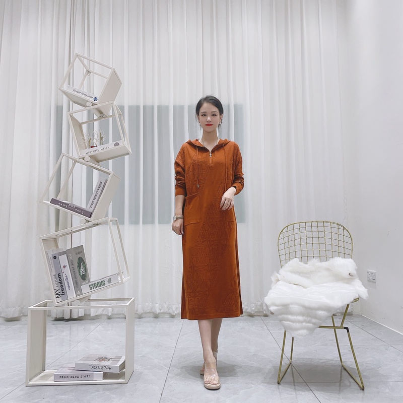1678暖冬橘重工浮雕连帽秋冬新品连衣裙