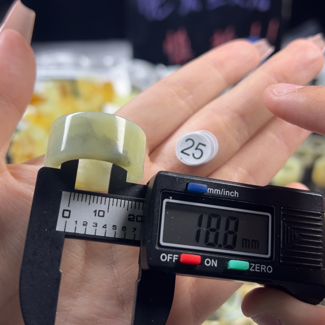 蛇纹石玉未镶嵌戒指