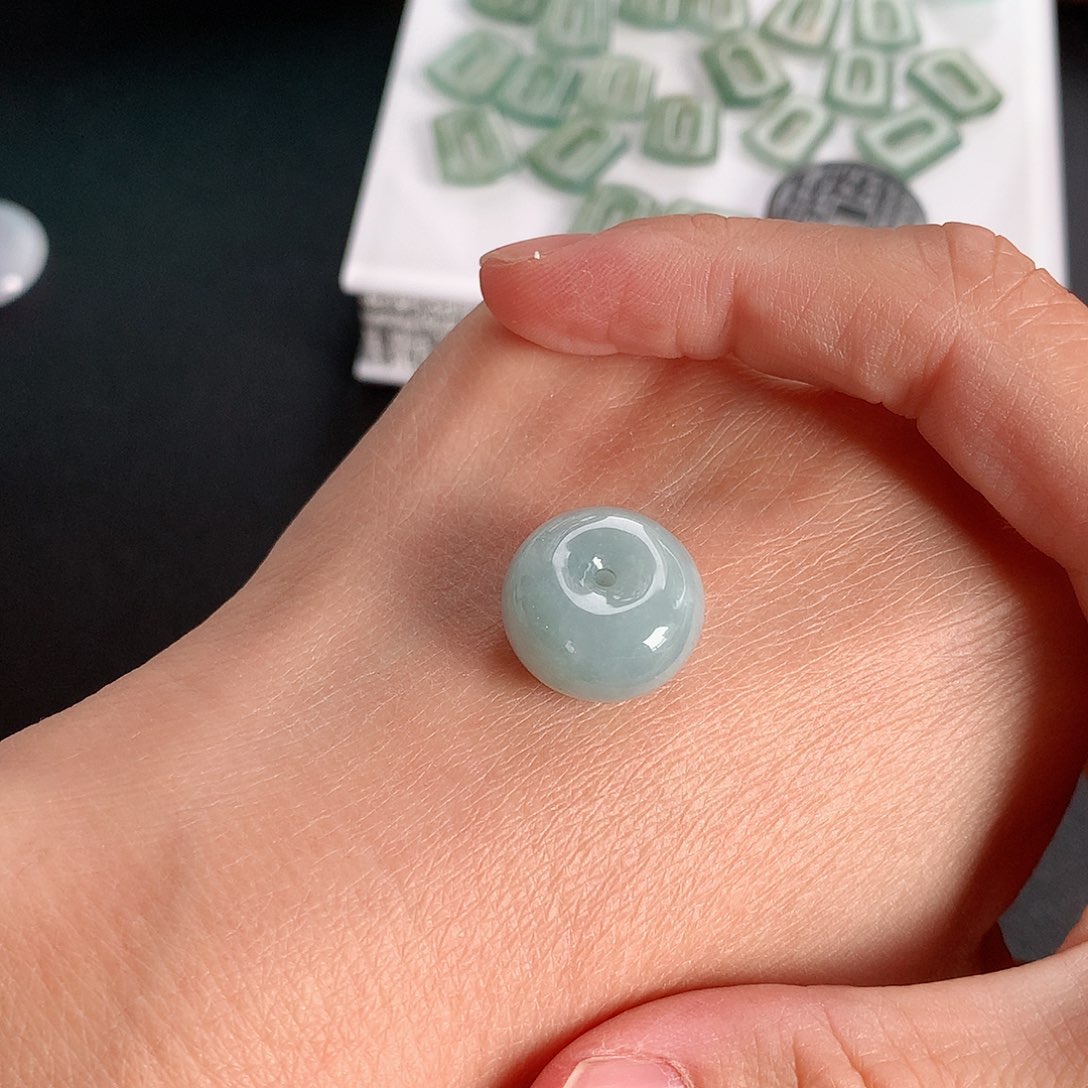 颈饰未镶嵌翡翠面包扣