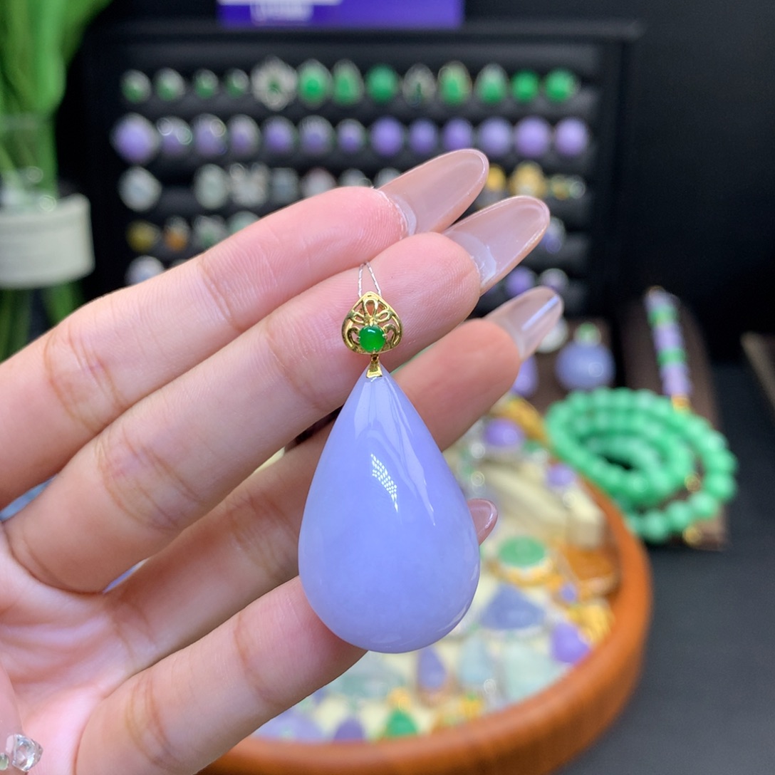 翡翠18K金镶嵌颈饰