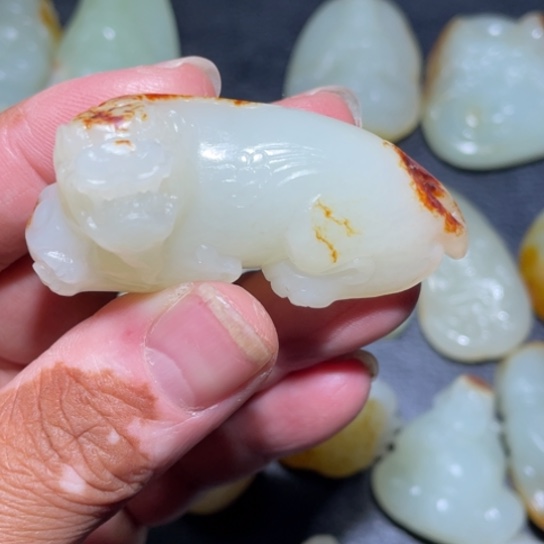 和田玉挂件未镶嵌建****站