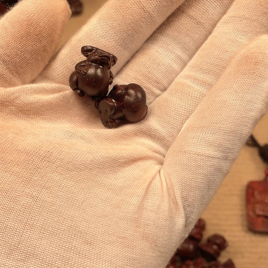 檀香紫檀（小叶紫檀）我****?